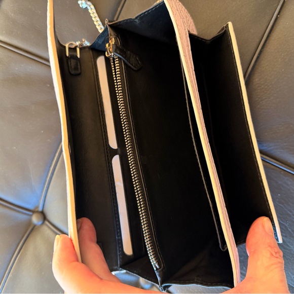 Alexander McQueen skull baby pink Croc-Embossed leather convertible wallet - Picture 8 of 16